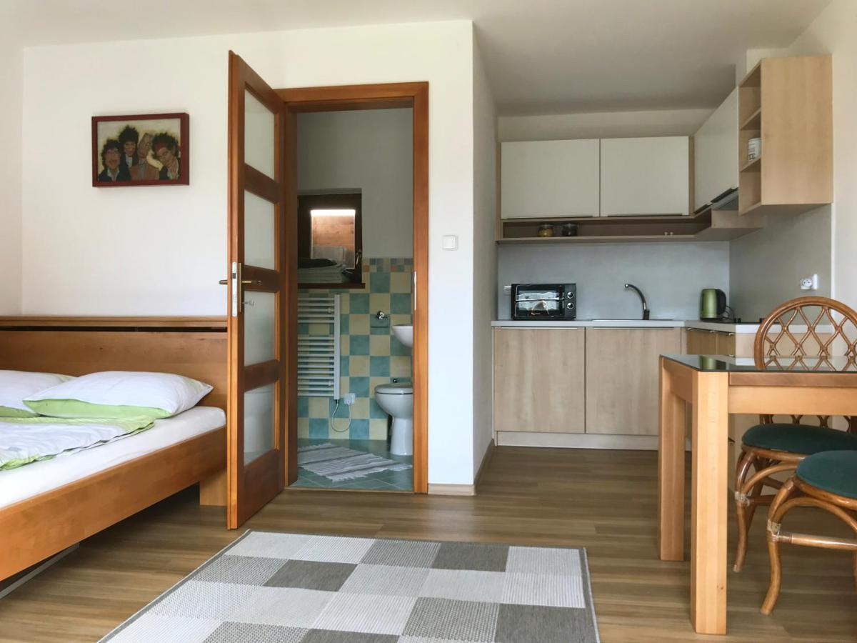 Apartman Hosin Apartment Hluboká nad Vltavou Екстериор снимка